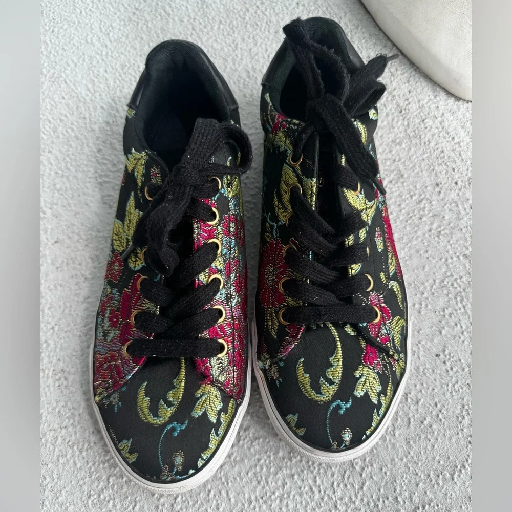 Guess Black Sneakers with Floral brocade Asian inspired Accents 8 - Picture 4 of 12
